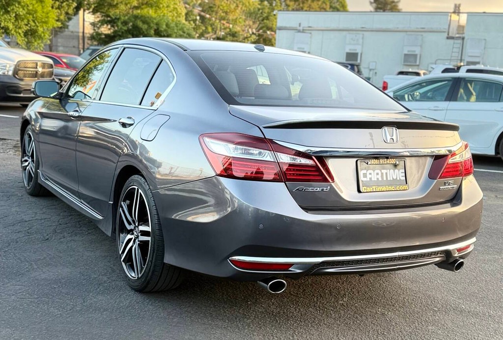 Honda Accord Sedan Vehicle Full-screen Gallery Image 08