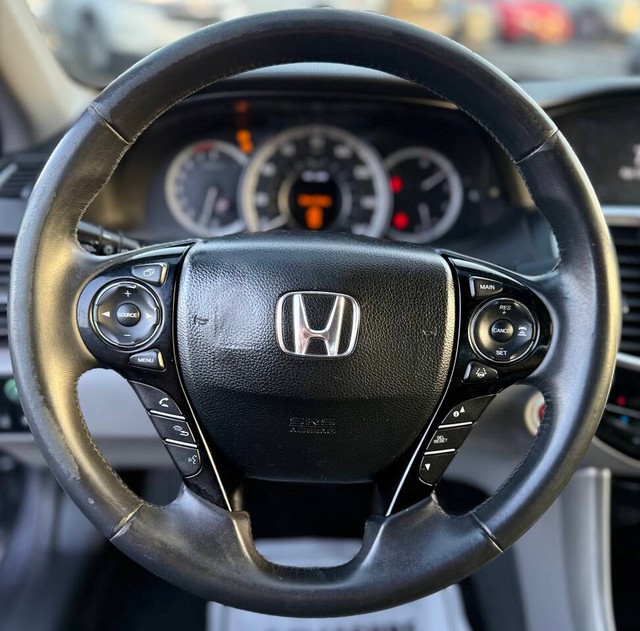 Honda Accord Sedan Vehicle Full-screen Gallery Image 09