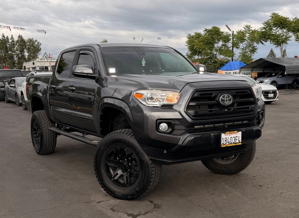 Toyota Tacoma 2WD Vehicle Full-screen Gallery Image 02