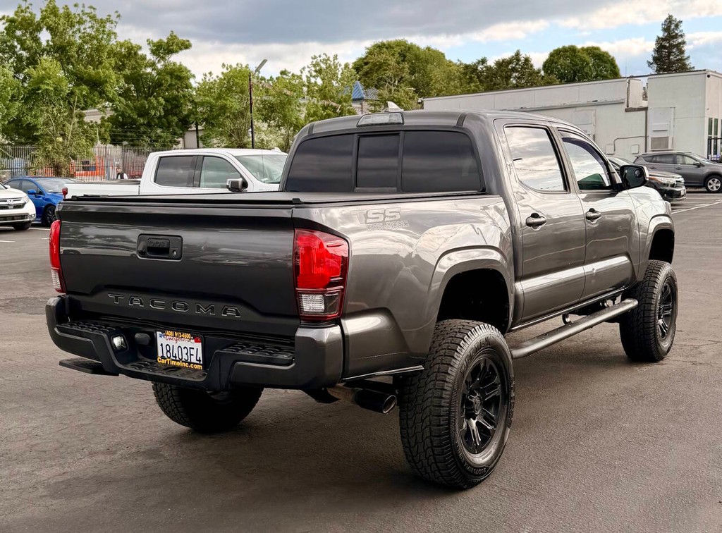 Toyota Tacoma 2WD Vehicle Full-screen Gallery Image 04