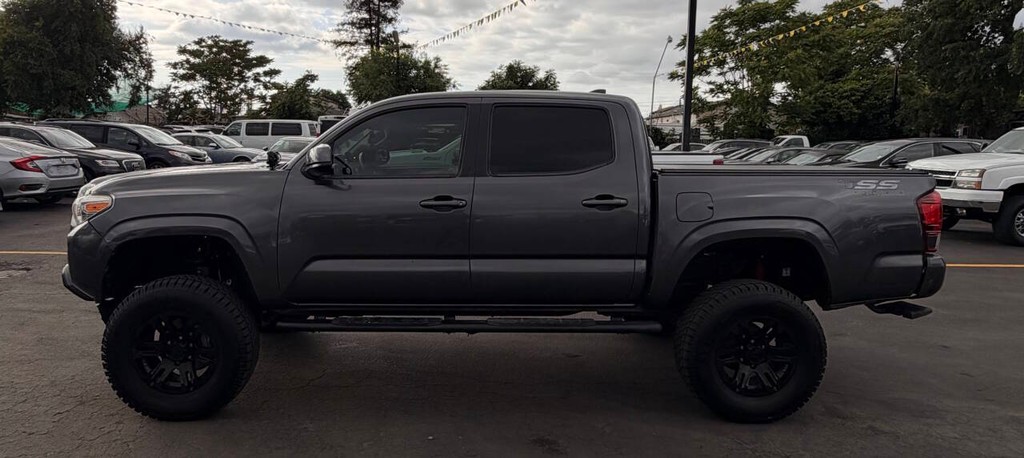 Toyota Tacoma 2WD Vehicle Full-screen Gallery Image 07