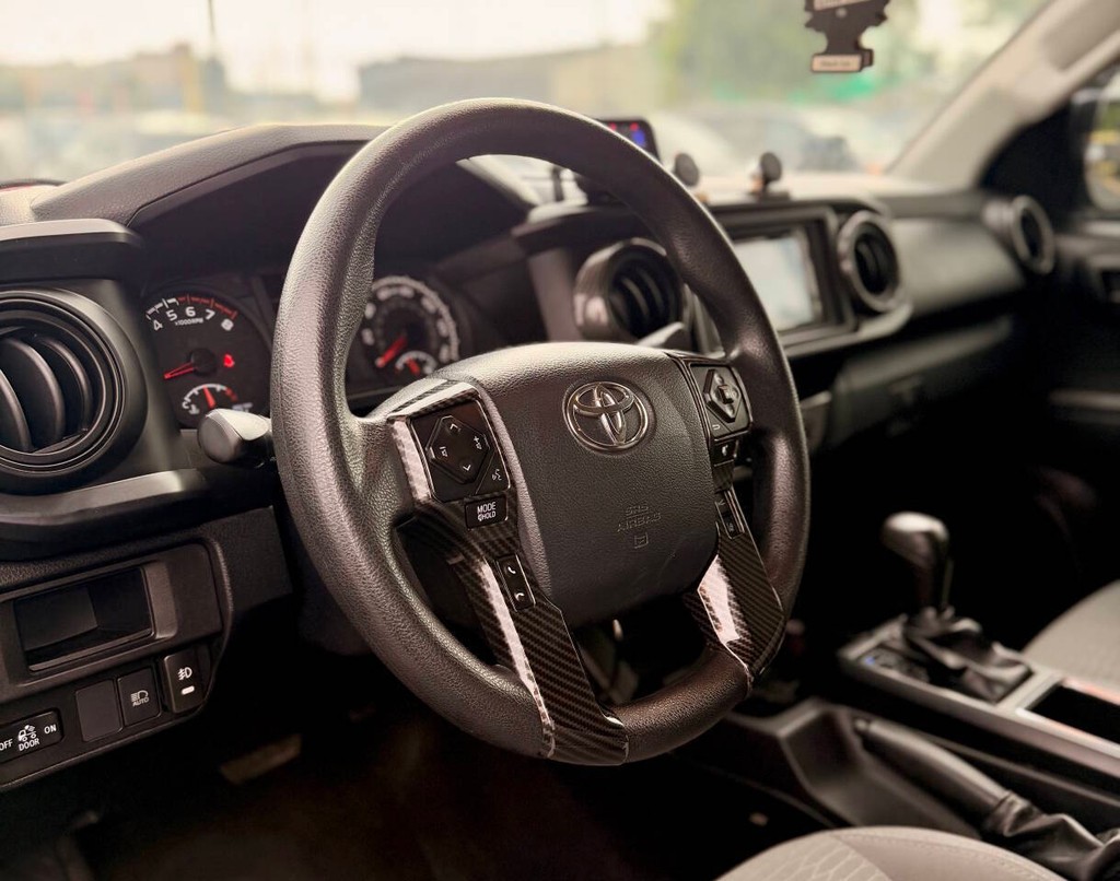 Toyota Tacoma 2WD Vehicle Full-screen Gallery Image 10