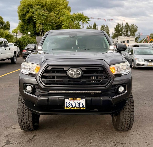 Toyota Tacoma 2WD Vehicle Full-screen Gallery Image 03