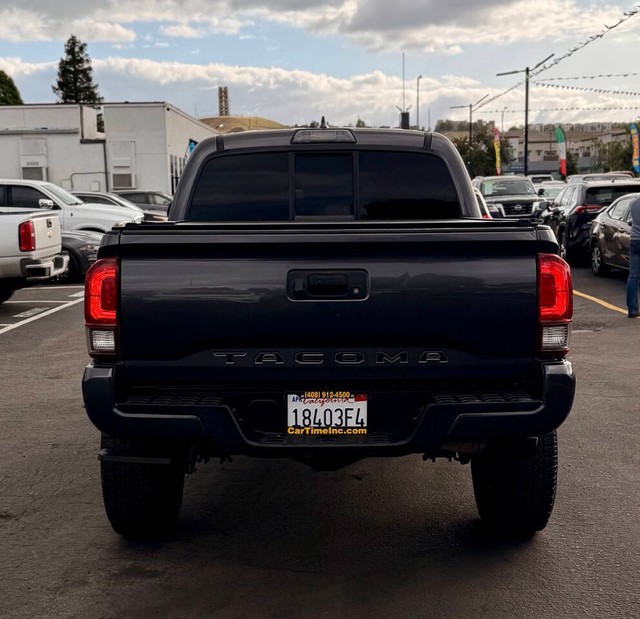 Toyota Tacoma 2WD Vehicle Full-screen Gallery Image 06