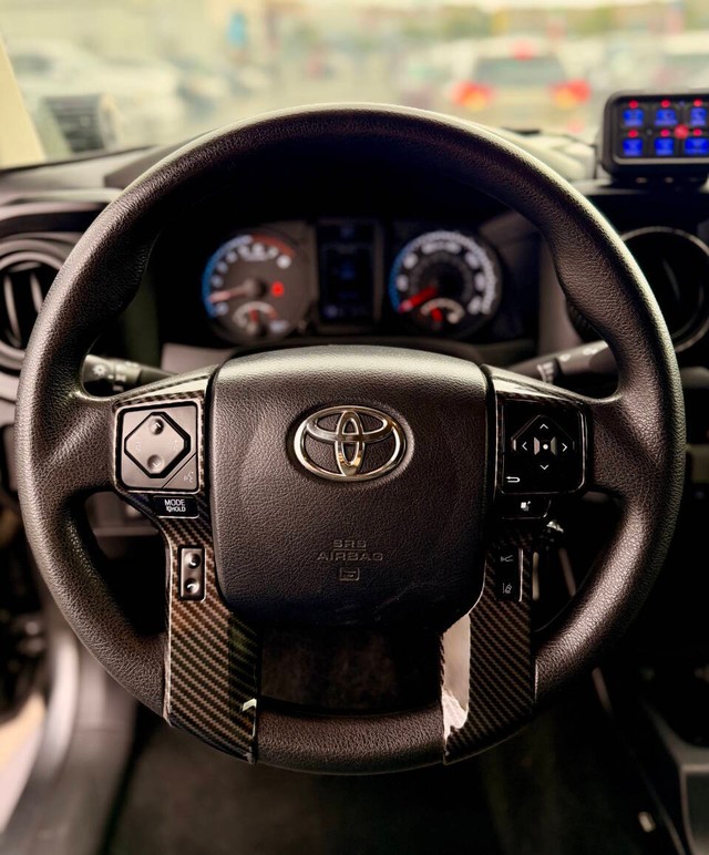 Toyota Tacoma 2WD Vehicle Full-screen Gallery Image 09