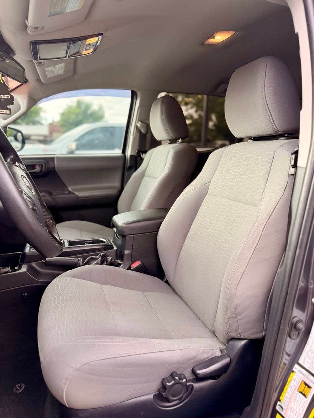 Toyota Tacoma 2WD Vehicle Full-screen Gallery Image 13