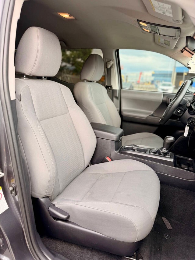 Toyota Tacoma 2WD Vehicle Full-screen Gallery Image 14