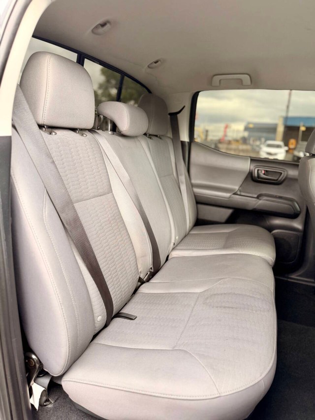 Toyota Tacoma 2WD Vehicle Full-screen Gallery Image 15