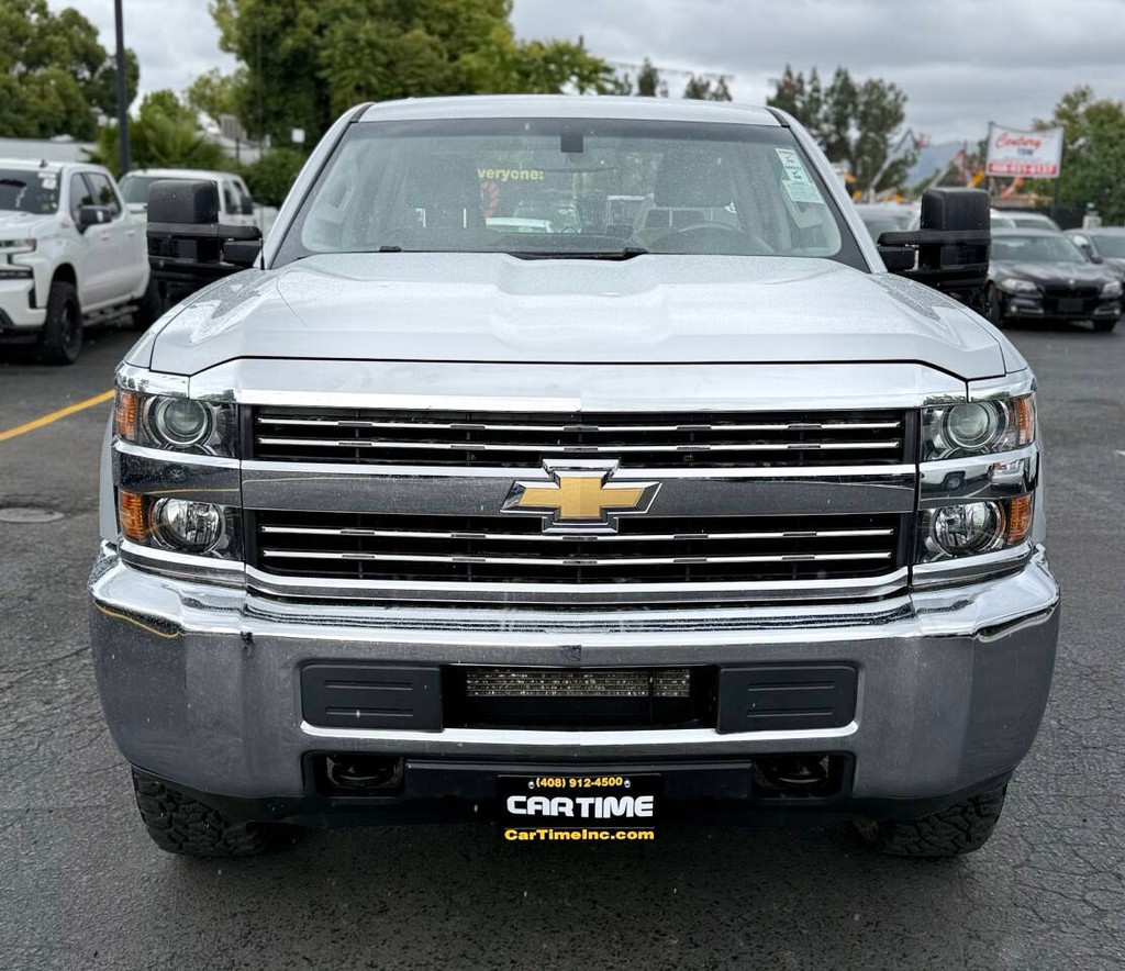 Chevrolet Silverado 2500HD Vehicle Full-screen Gallery Image 03