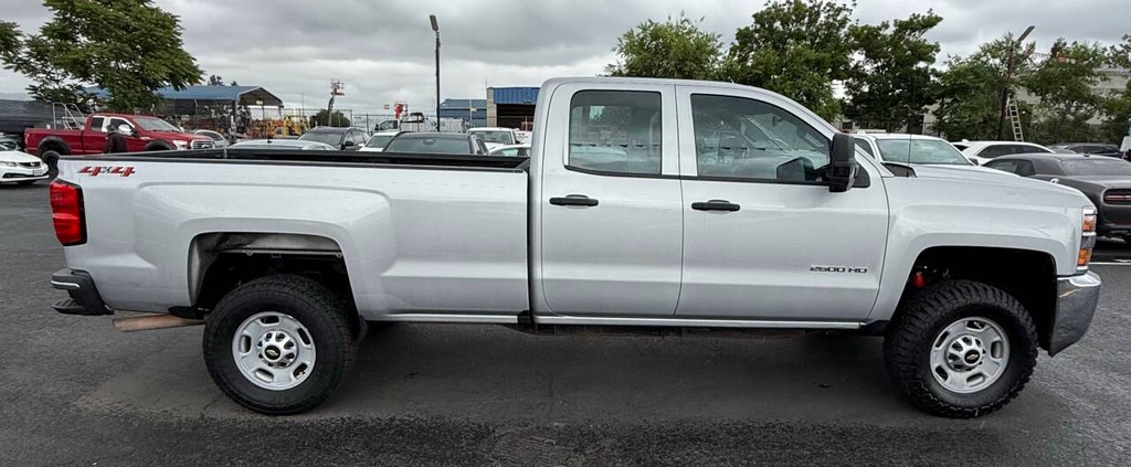 Chevrolet Silverado 2500HD Vehicle Full-screen Gallery Image 04