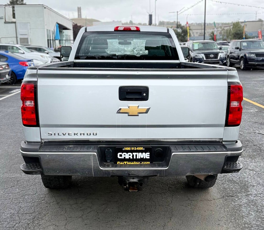 Chevrolet Silverado 2500HD Vehicle Full-screen Gallery Image 06