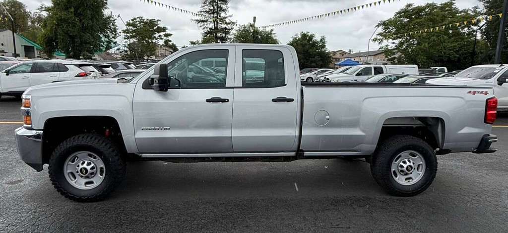 Chevrolet Silverado 2500HD Vehicle Full-screen Gallery Image 15