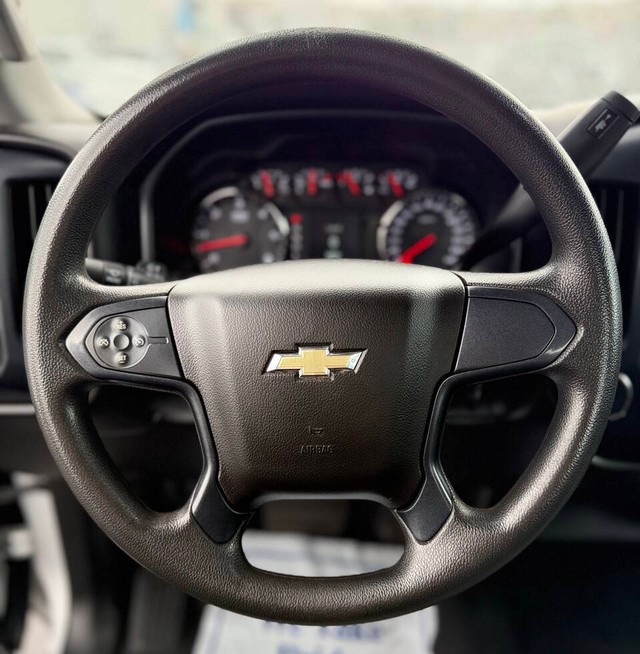 Chevrolet Silverado 2500HD Vehicle Full-screen Gallery Image 09