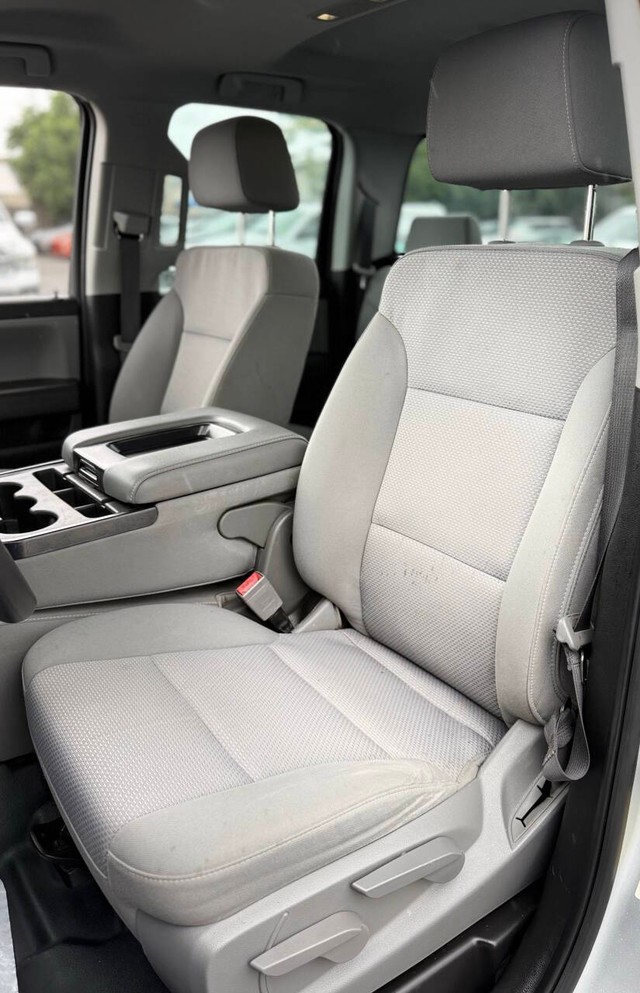 Chevrolet Silverado 2500HD Vehicle Full-screen Gallery Image 11