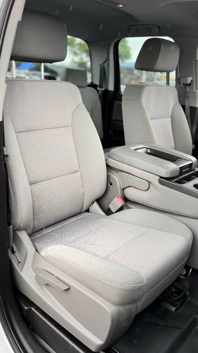 Chevrolet Silverado 2500HD Vehicle Full-screen Gallery Image 12