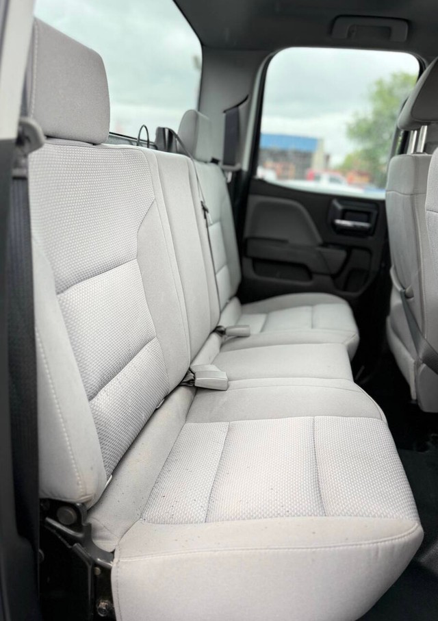 Chevrolet Silverado 2500HD Vehicle Full-screen Gallery Image 13