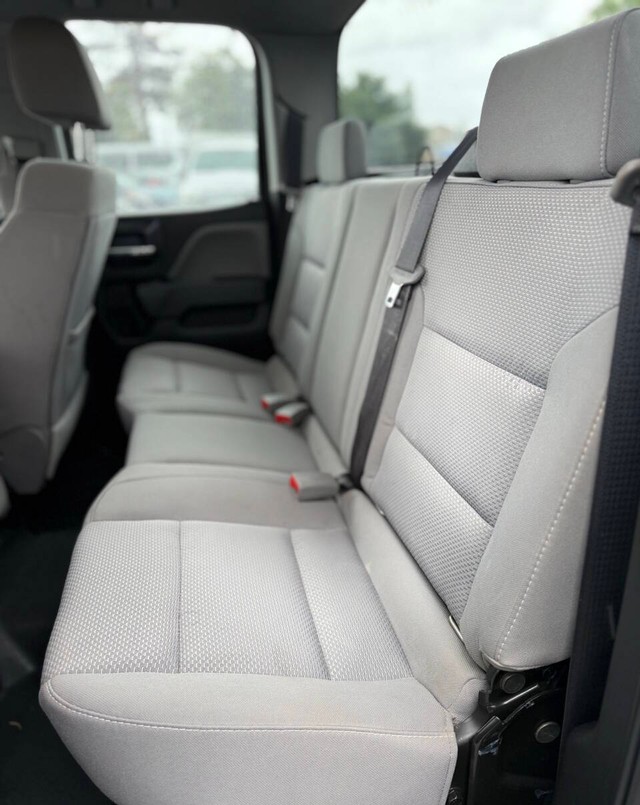 Chevrolet Silverado 2500HD Vehicle Full-screen Gallery Image 14