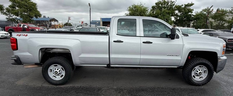 Chevrolet Silverado 2500HD Vehicle Full-screen Gallery Image 04