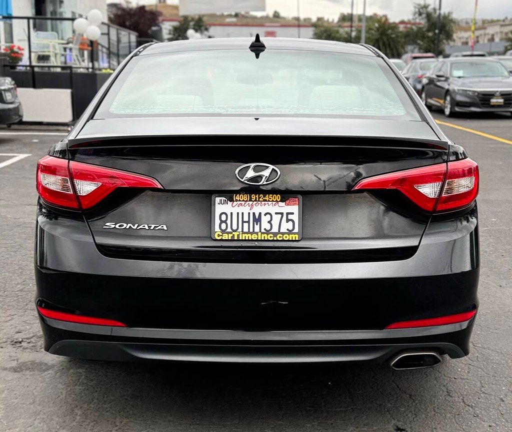 Hyundai Sonata Vehicle Full-screen Gallery Image 07