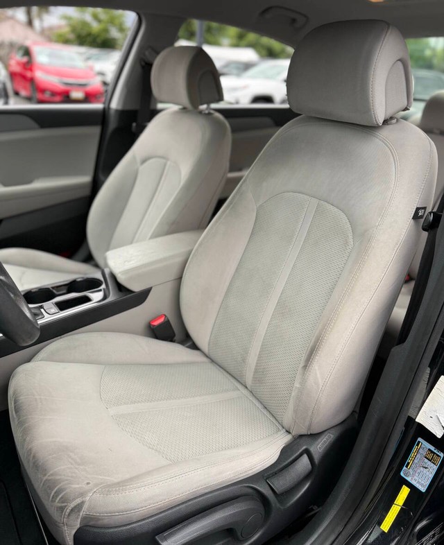 Hyundai Sonata Vehicle Full-screen Gallery Image 12