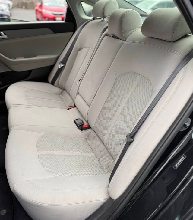 Hyundai Sonata Vehicle Full-screen Gallery Image 15