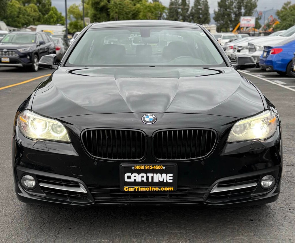 BMW 5 Series Vehicle Full-screen Gallery Image 02