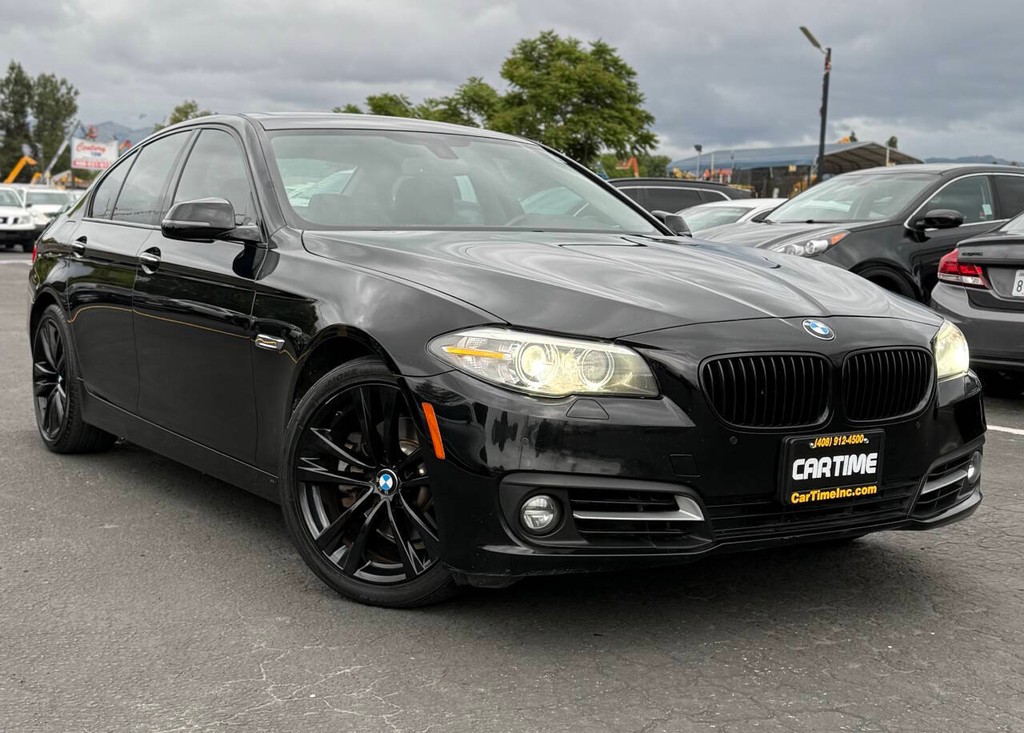 BMW 5 Series Vehicle Full-screen Gallery Image 03