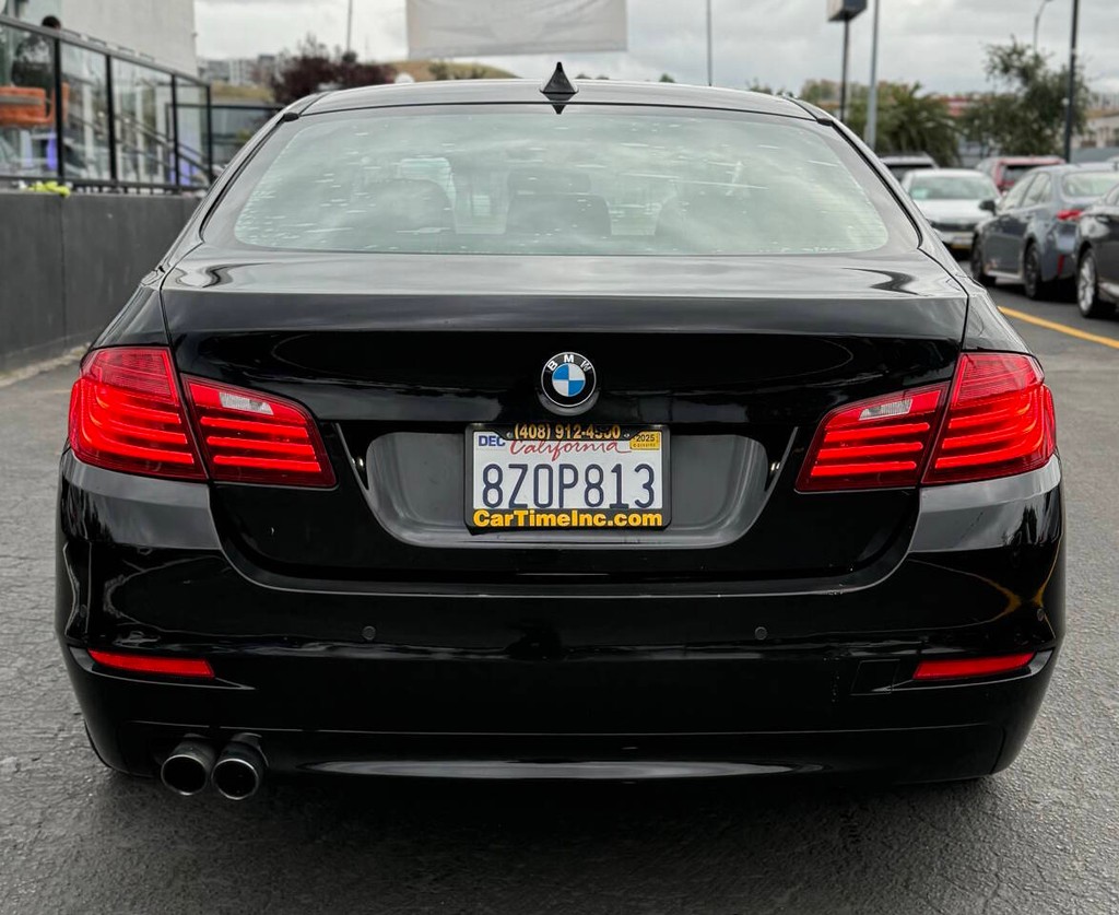 BMW 5 Series Vehicle Full-screen Gallery Image 07