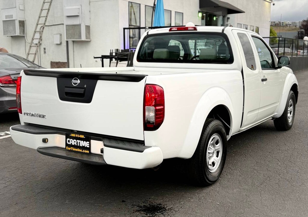 Nissan Frontier Vehicle Full-screen Gallery Image 05