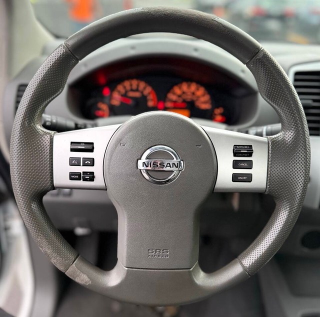 Nissan Frontier Vehicle Full-screen Gallery Image 10