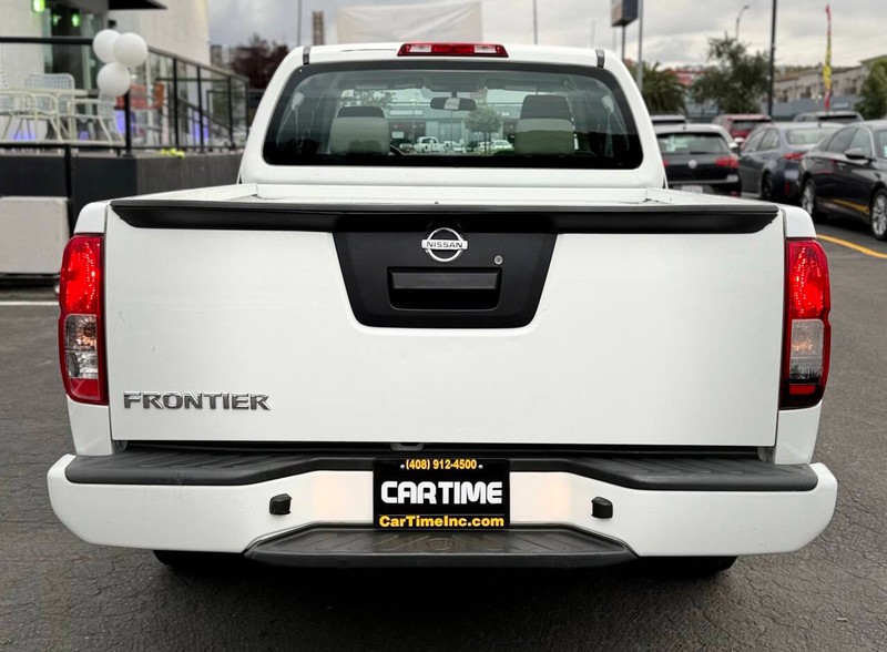 Nissan Frontier Vehicle Full-screen Gallery Image 07