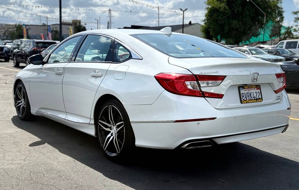 Honda Accord Sedan Vehicle Full-screen Gallery Image 07