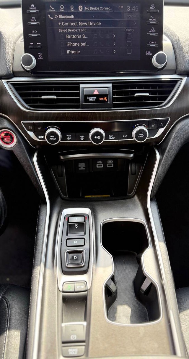 Honda Accord Sedan Vehicle Full-screen Gallery Image 10