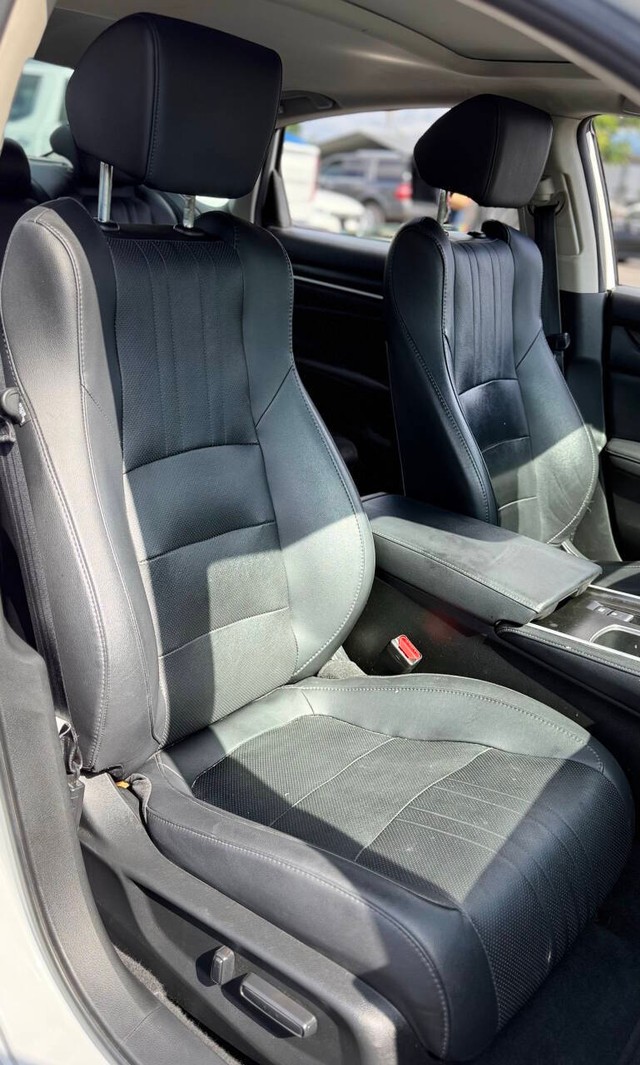 Honda Accord Sedan Vehicle Full-screen Gallery Image 13