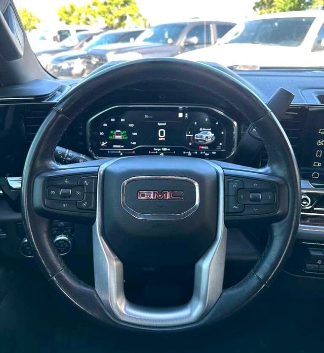GMC Sierra 1500 Vehicle Full-screen Gallery Image 10