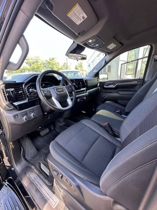 GMC Sierra 1500 Vehicle Full-screen Gallery Image 14