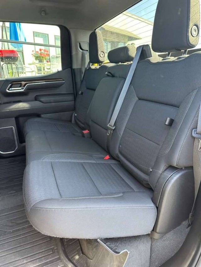 GMC Sierra 1500 Vehicle Full-screen Gallery Image 15
