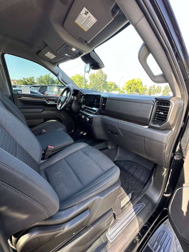 GMC Sierra 1500 Vehicle Full-screen Gallery Image 16