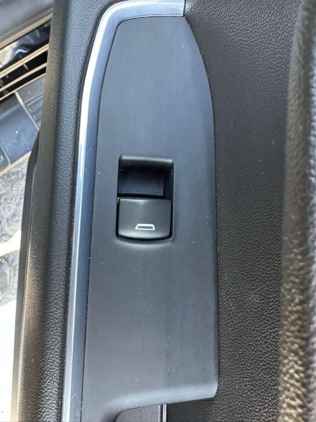 GMC Sierra 1500 Vehicle Full-screen Gallery Image 19