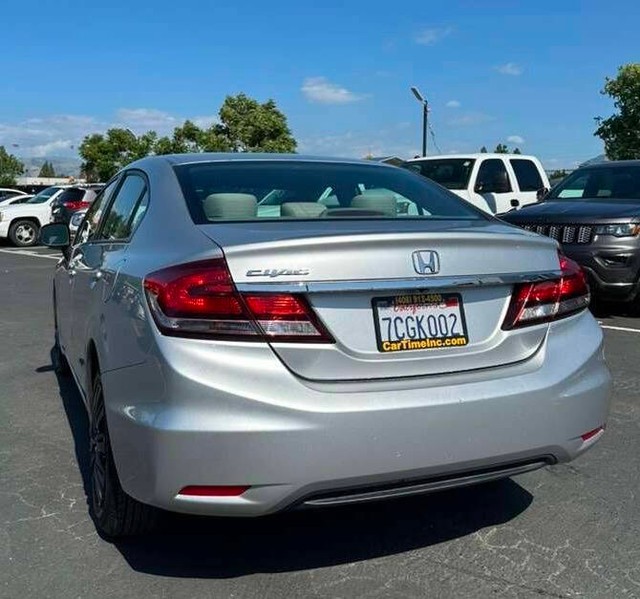 Honda Civic Vehicle Full-screen Gallery Image 05