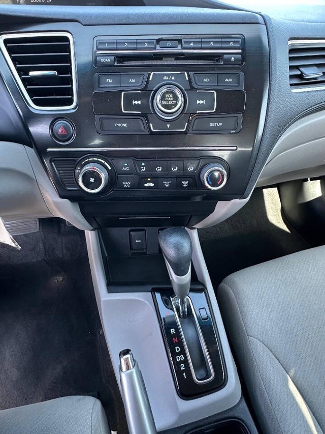 Honda Civic Vehicle Full-screen Gallery Image 13