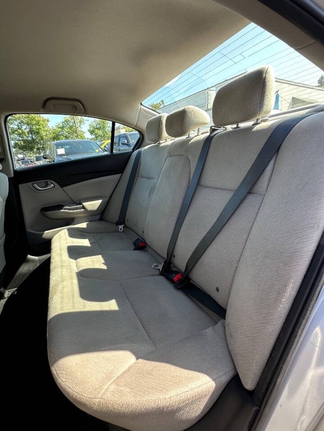 Honda Civic Vehicle Full-screen Gallery Image 15