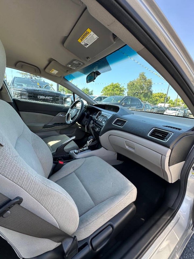 Honda Civic Vehicle Full-screen Gallery Image 16