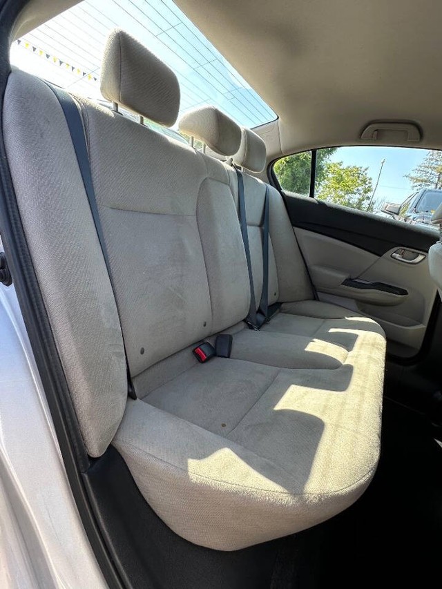 Honda Civic Vehicle Full-screen Gallery Image 17