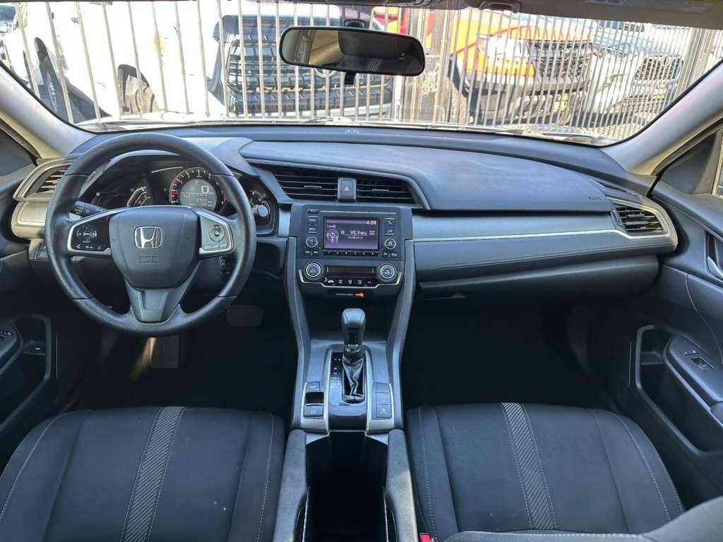 Honda Civic Vehicle Full-screen Gallery Image 09