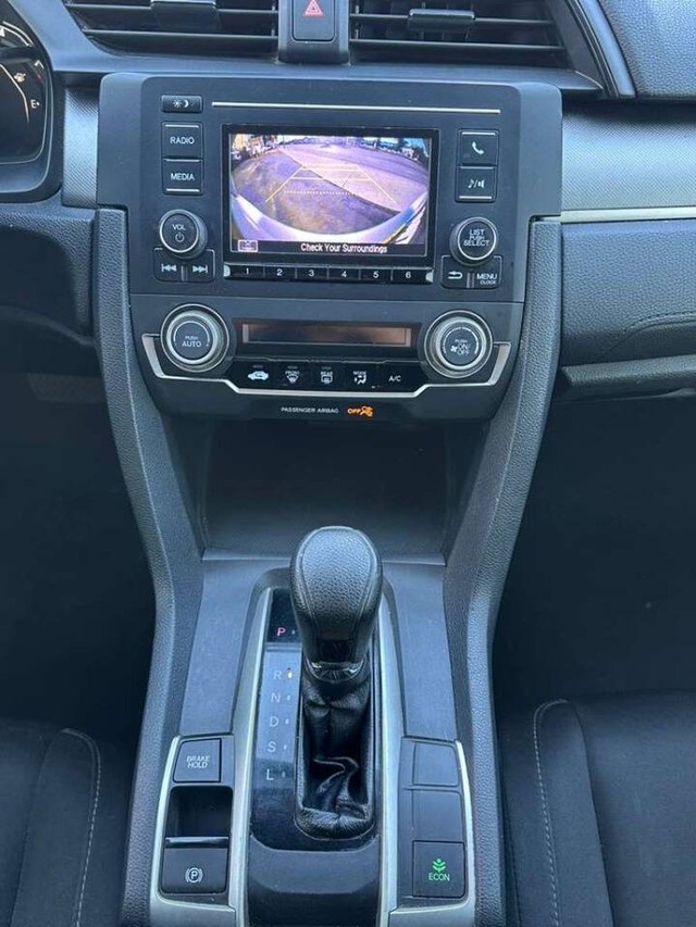 Honda Civic Vehicle Full-screen Gallery Image 13