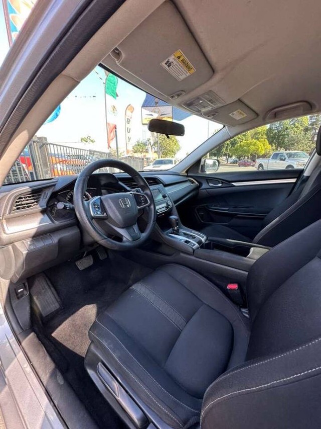 Honda Civic Vehicle Full-screen Gallery Image 14