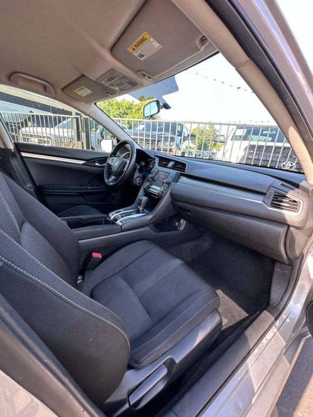 Honda Civic Vehicle Full-screen Gallery Image 16
