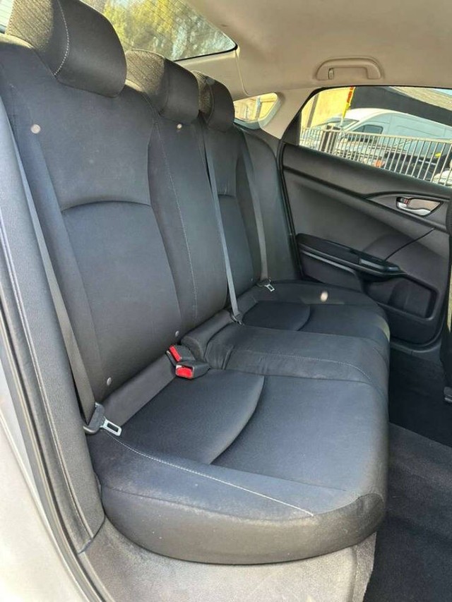 Honda Civic Vehicle Full-screen Gallery Image 17
