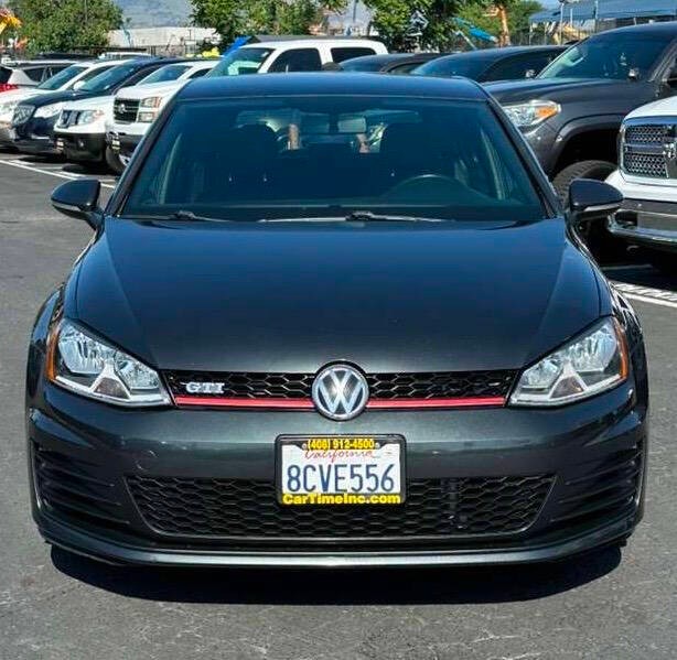 Volkswagen Golf GTI Vehicle Full-screen Gallery Image 02